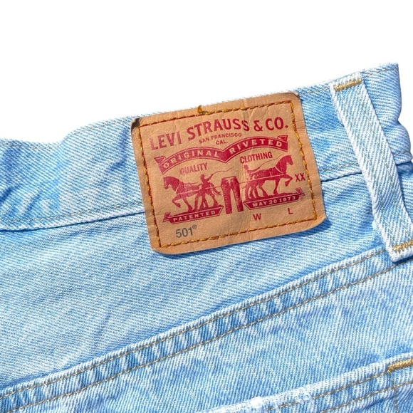 Levi’s 501 high-rise denim shorts frayed light wash button-fly 26 56327-0250 - Picture 4 of 8